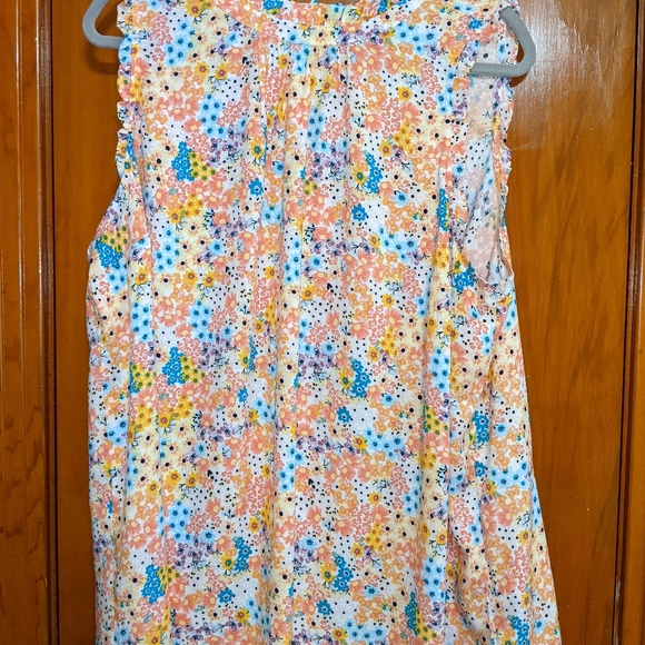Torrid sleeveless ruffle floral blouse top shirt 2  NWOT - Picture 3 of 9
